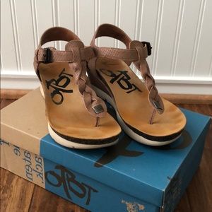 OTBT Graceville sandal in New Chestnut